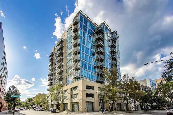 Property Photo: 1000 W Leland Avenue 12G IL 60640