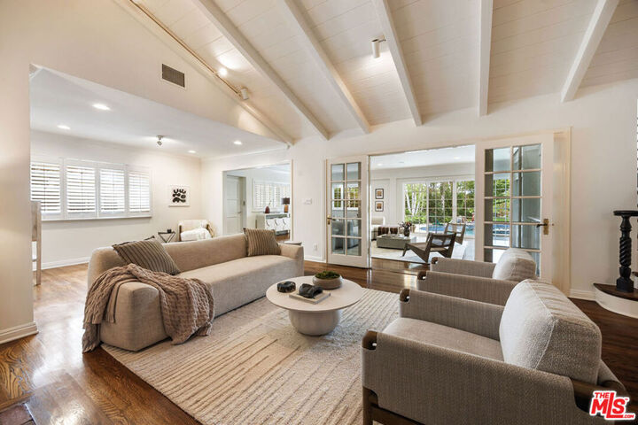 Property Photo:  2229 Stradella Road  CA 90077 