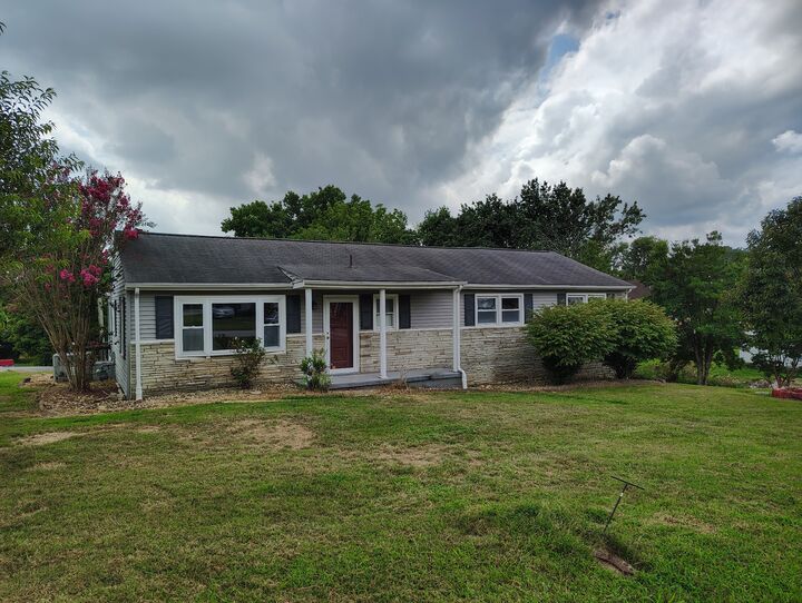 108 Young Ave  Lafayette TN 37083 photo
