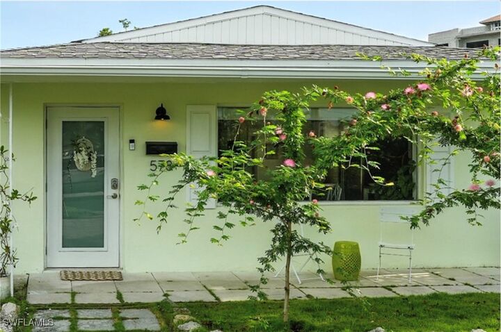 Property Photo: 578 14th Street N FL 34102