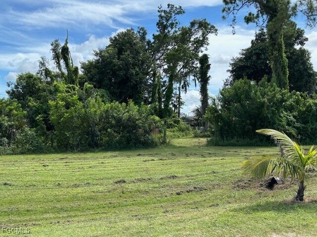 Property Photo:  842 Whispering Pines Road  FL 33993 