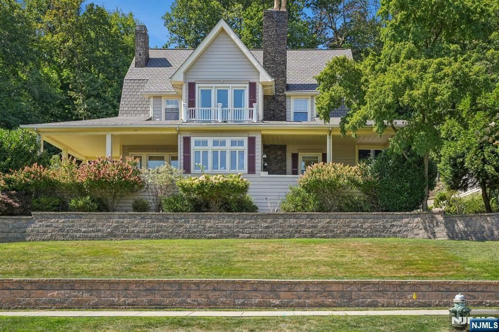 Property Photo:  46 Lloyd Road  NJ 07042 