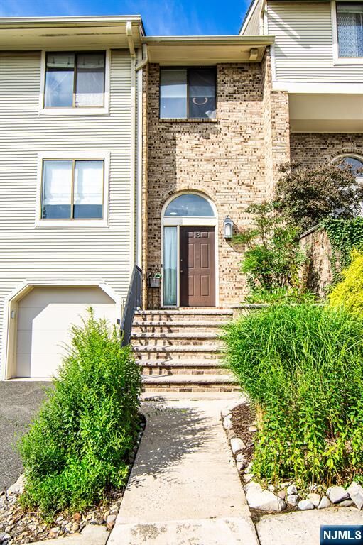 Property Photo:  18 Louisburg Square 18  NJ 07044