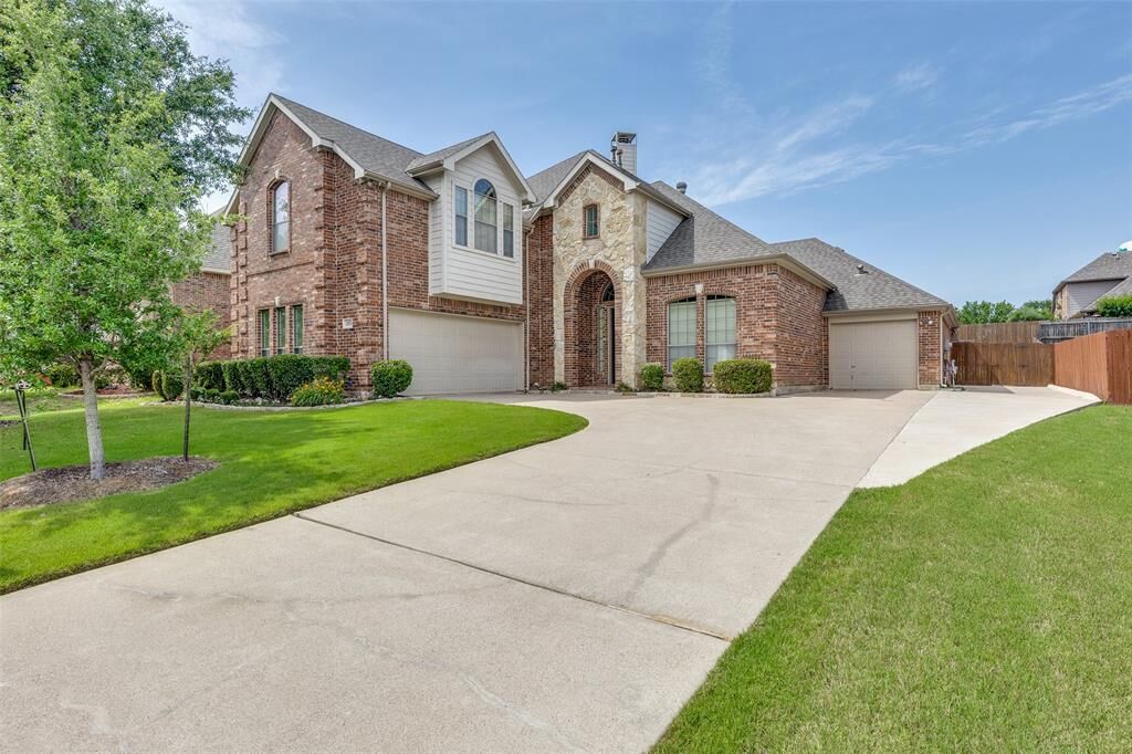 Property Photo: 225 Tipperary Drive TX 76248