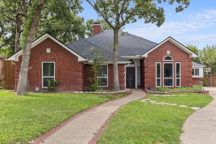 Property Photo:  2315 Ox Bow Court  TX 76006 