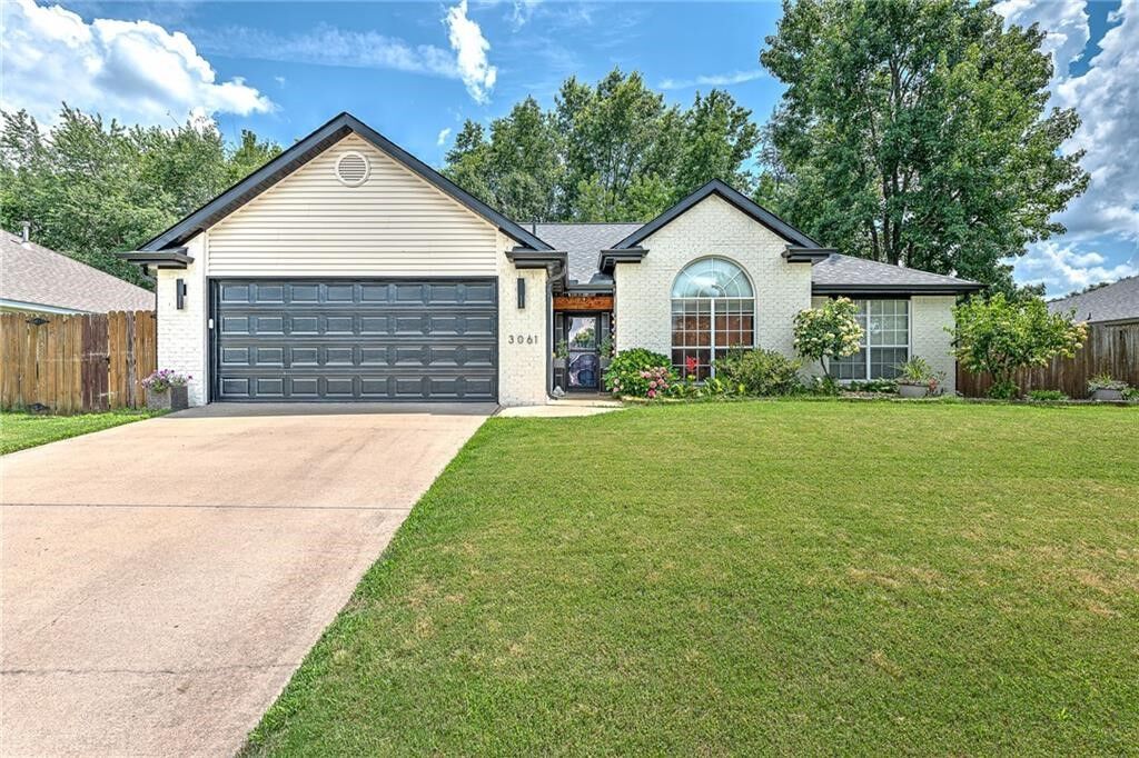 Property Photo: 3061 White Oak Place AR 72762