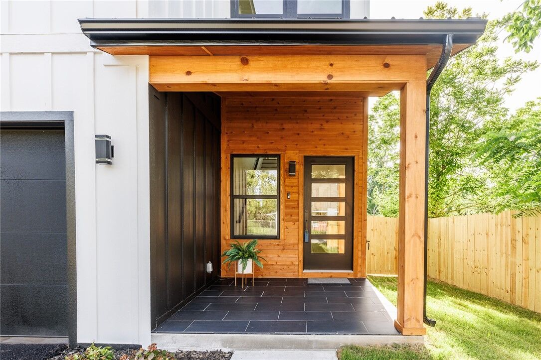 Property Photo: 220 N C Street AR 72756
