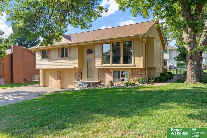 Property Photo: 8622 Pratt Street NE 68134