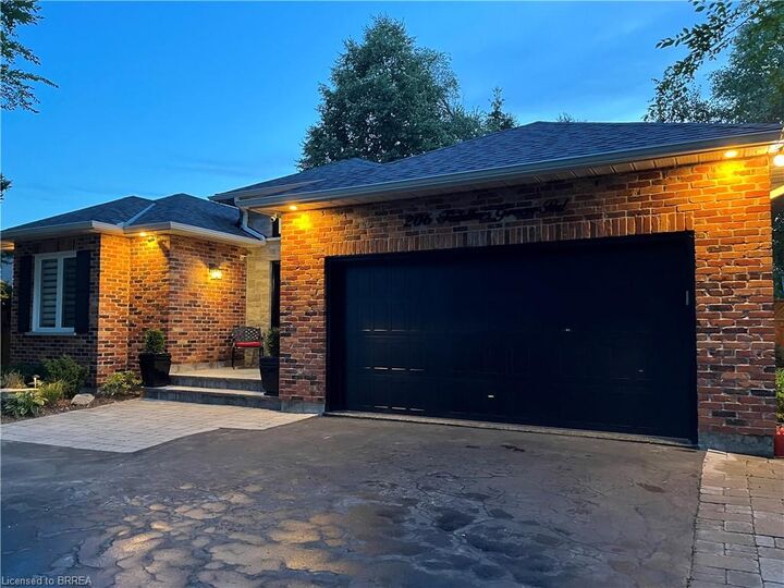 Property Photo: 206 Fiddler'S Green Road ON L9G 1W6