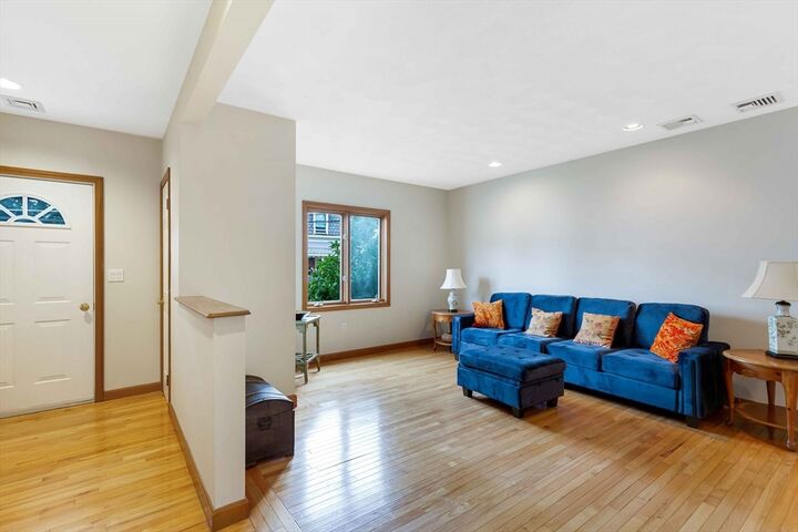 Property Photo:  23 Waverly Pl 23  MA 02176 