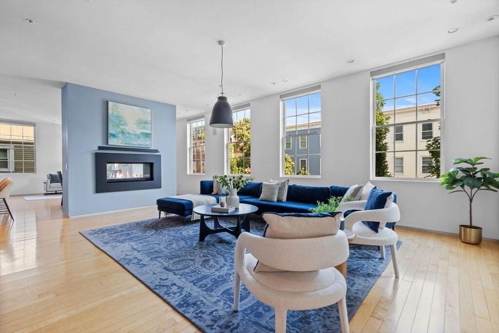 Property Photo:  618 East 2nd St 2  MA 02127