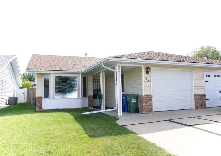 Property Photo: 43 Ellis Street N AB T4R 2C8