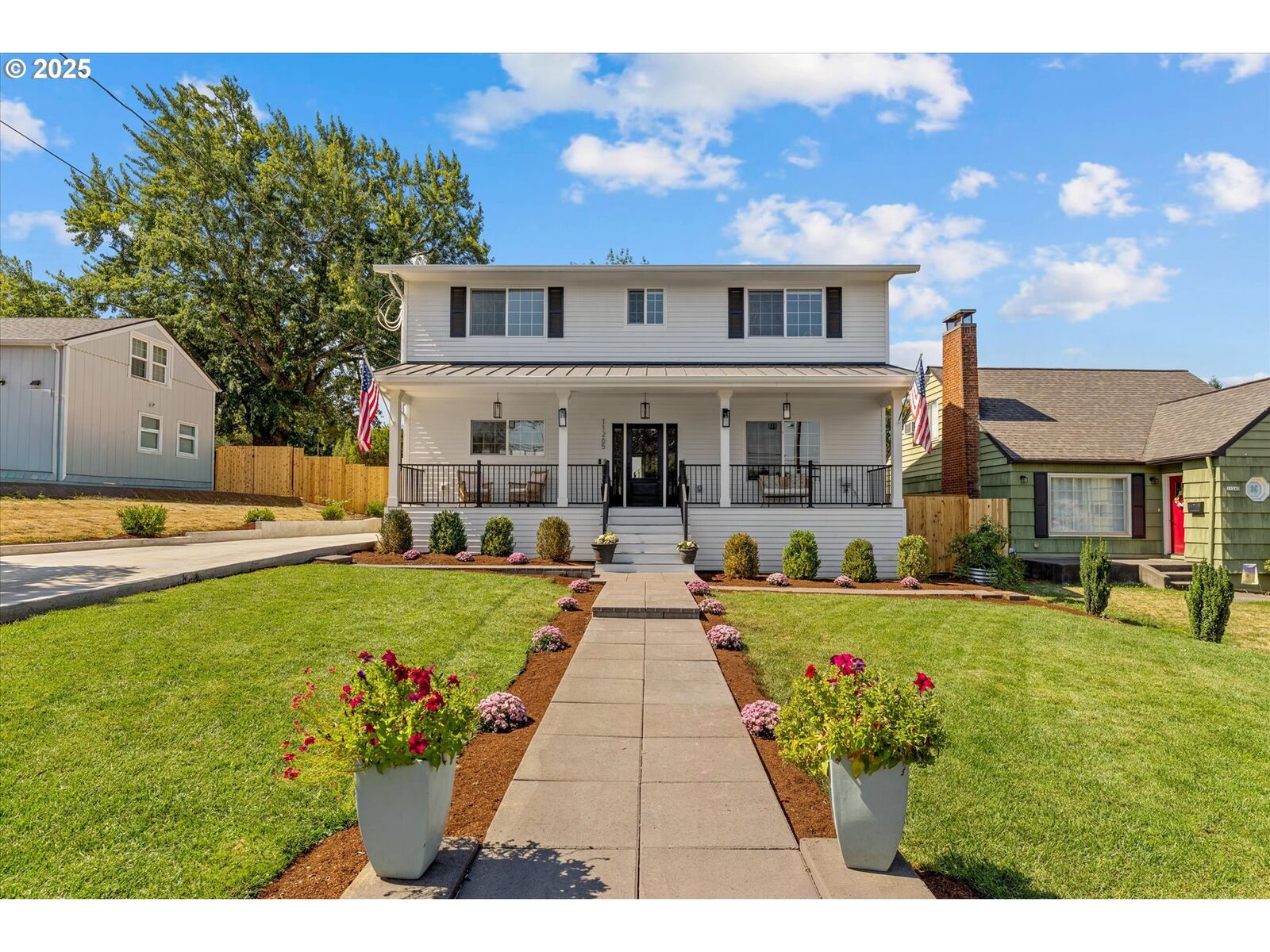 Property Photo: 11265 SE 30th Ave OR 97222