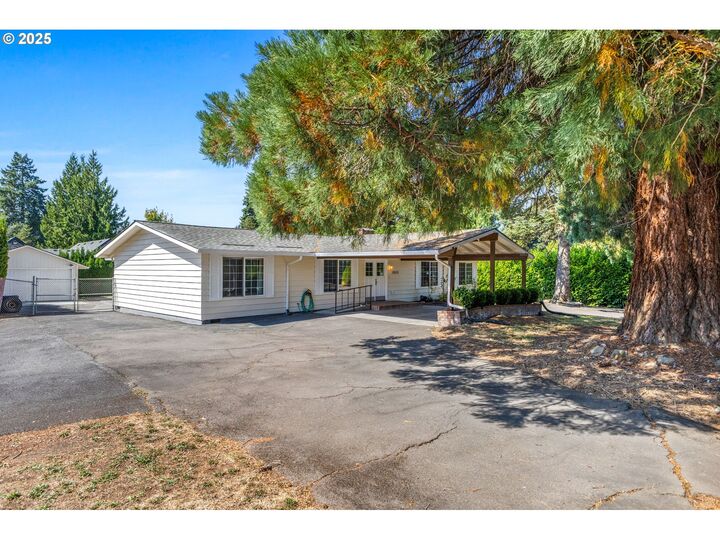 Property Photo:  12435 SW 121st Ave  OR 97223 