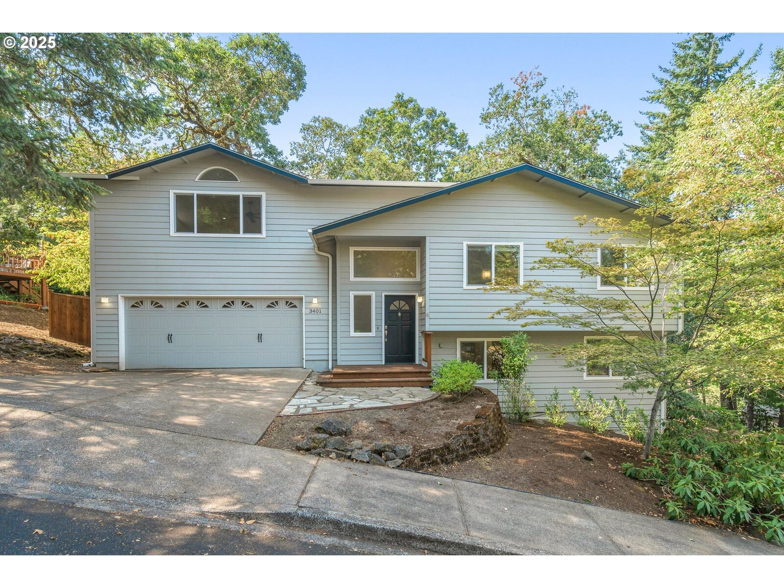 Property Photo: 3401 Videra Dr OR 97405