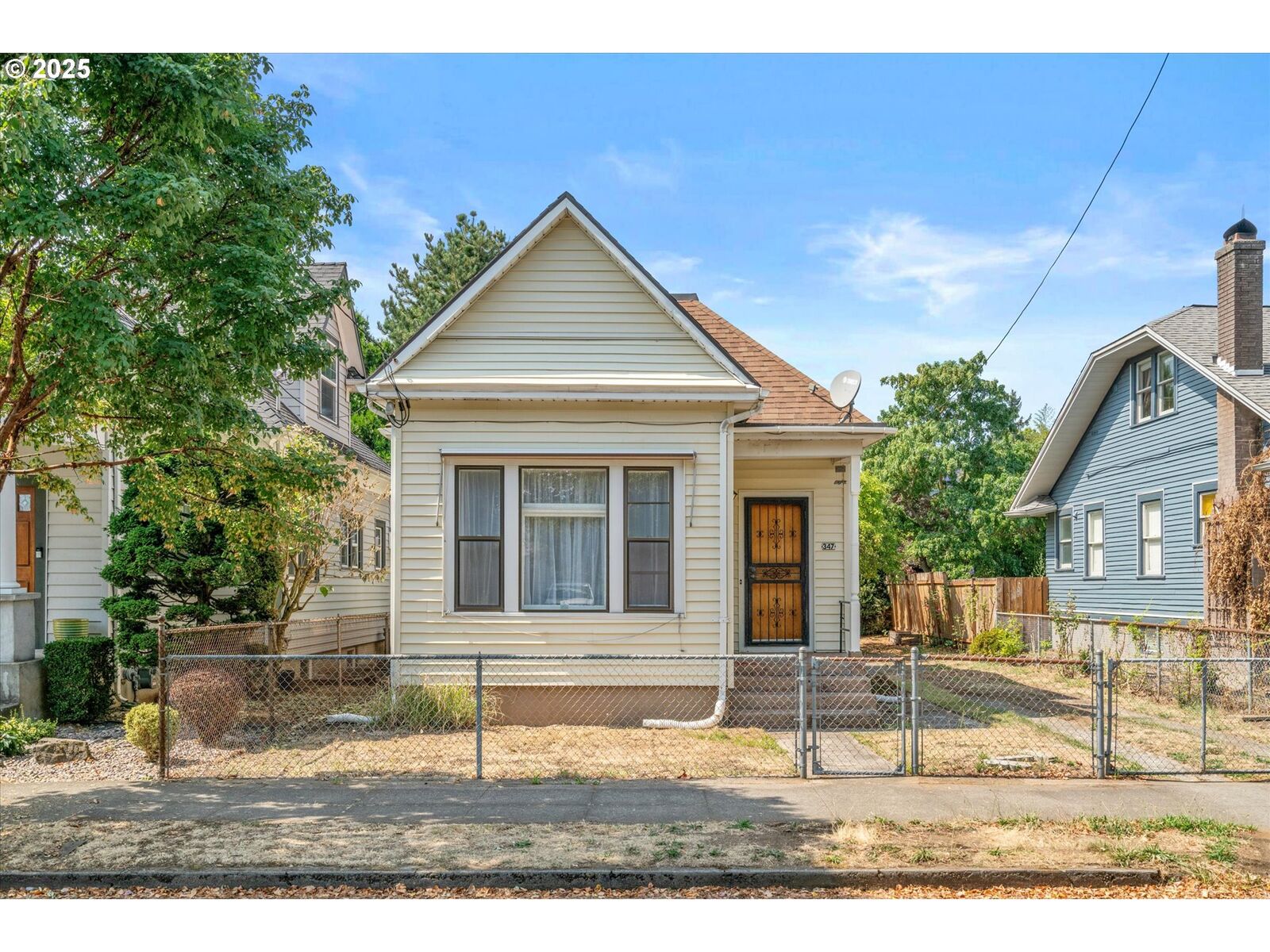 Property Photo:  347 NE 79th Ave  OR 97213 