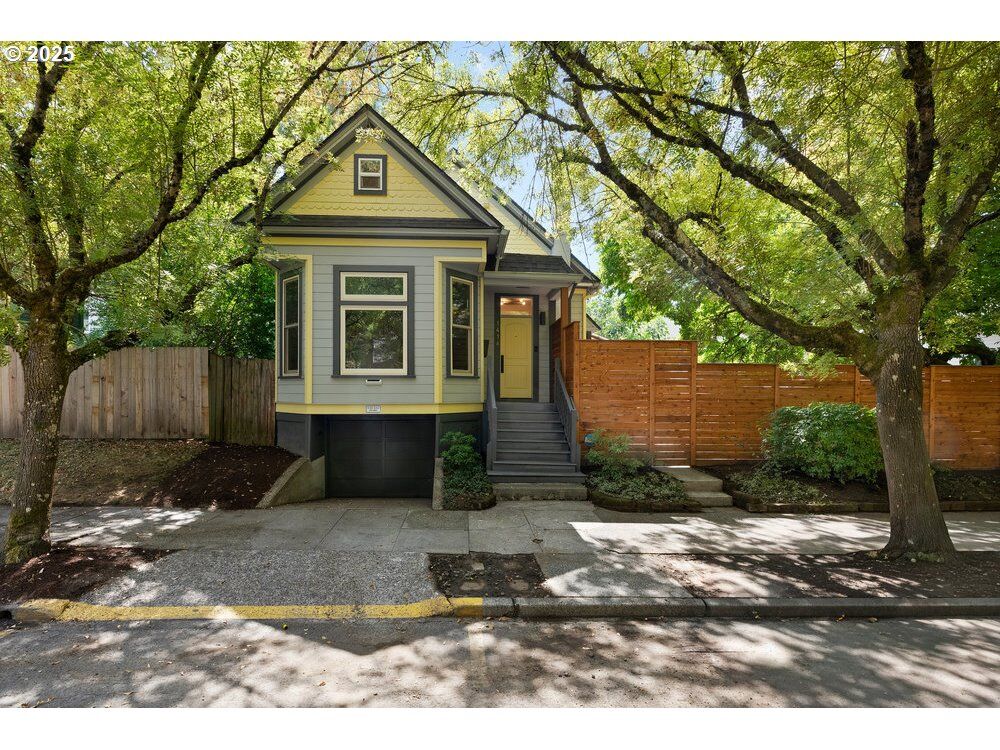 Property Photo: 1416 SE Ash St OR 97214