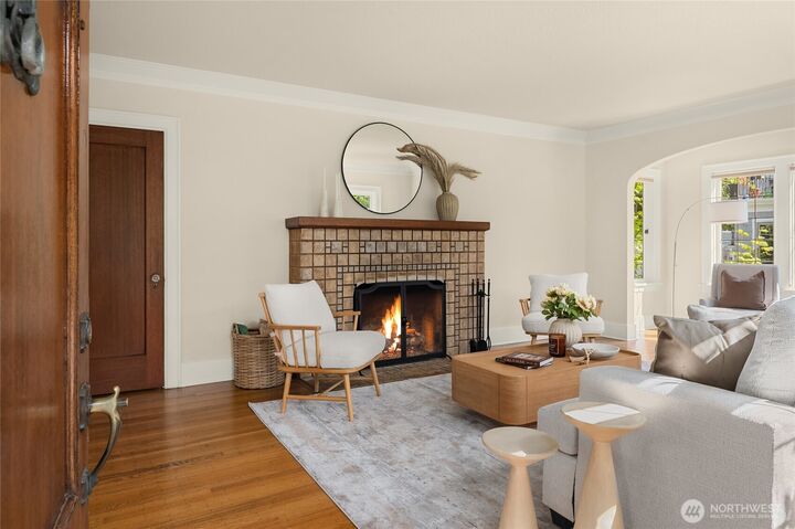 Property Photo: 1910 E Galer Street WA 98112