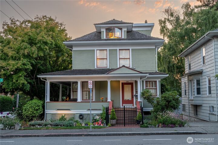 503  12th Avenue E  Seattle WA 98102 photo
