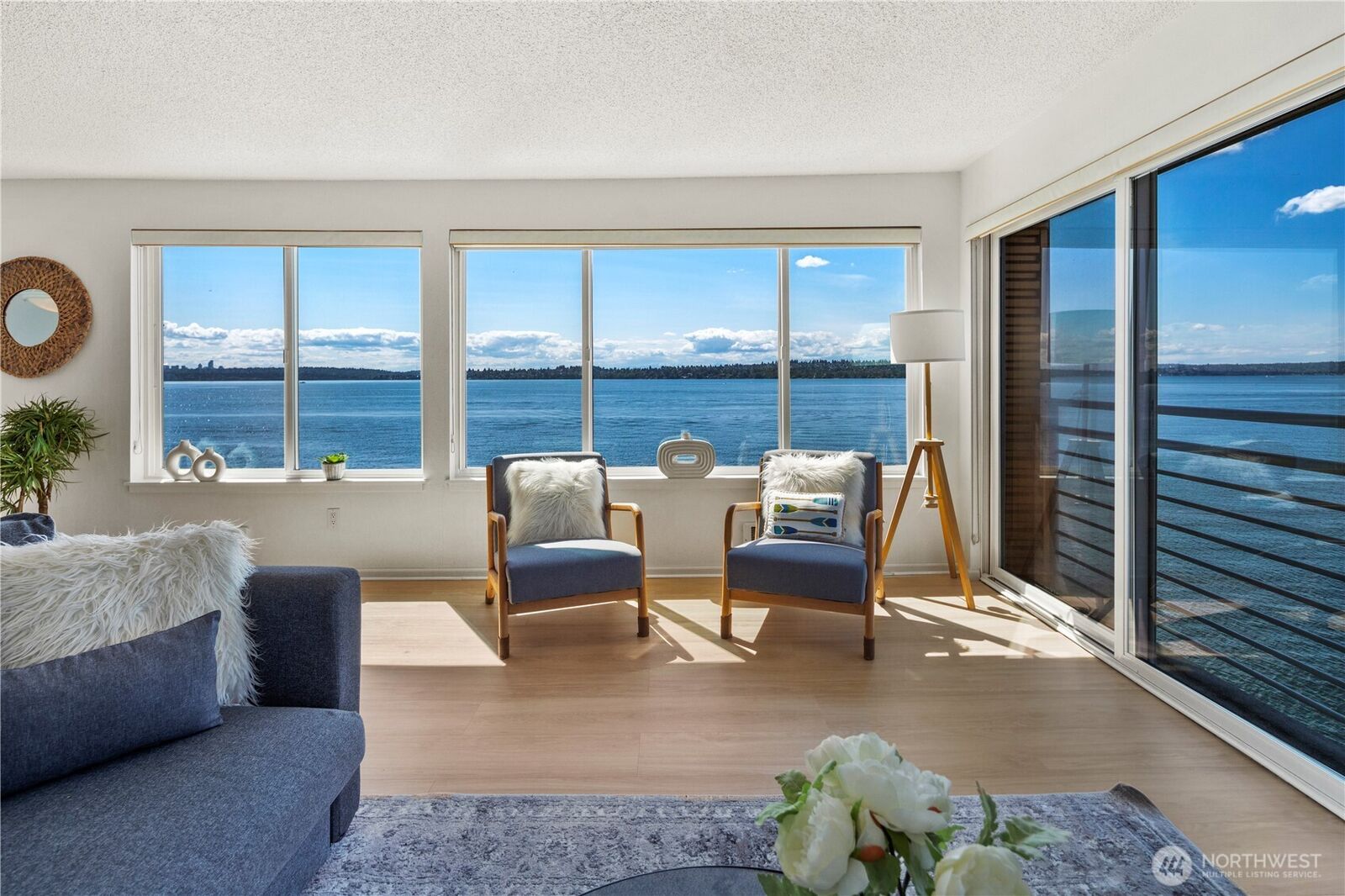 Property Photo:  733 S Lake St 312  WA 98033 