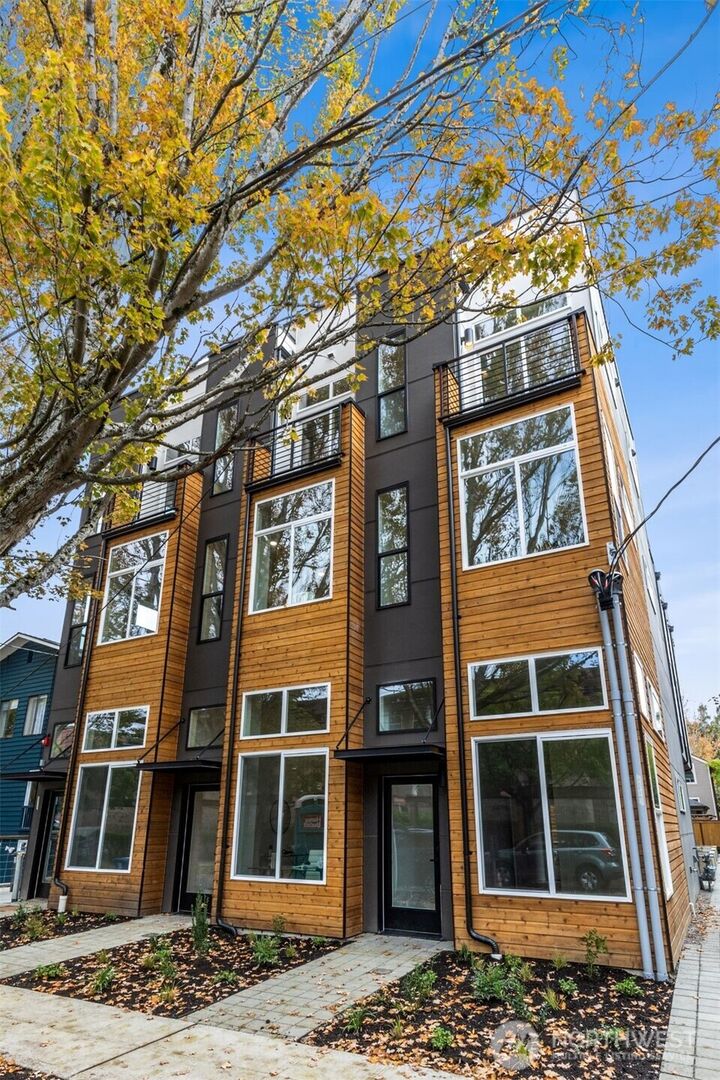 1108  33rd Avenue B  Seattle WA 98122 photo