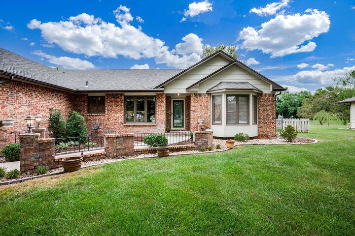 Property Photo: 1736 N Amarado St KS 67212