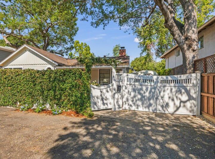 Property Photo:  637 Channing Avenue  CA 94301 