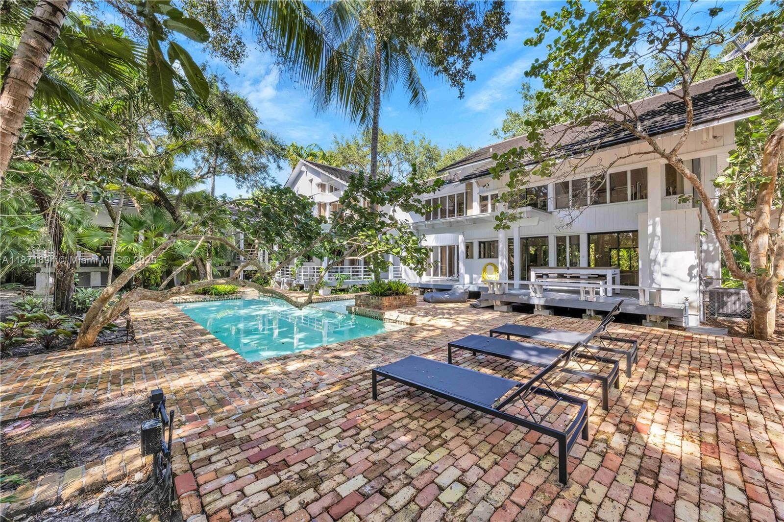 Property Photo:  5600 Oakwood Ln  FL 33156 