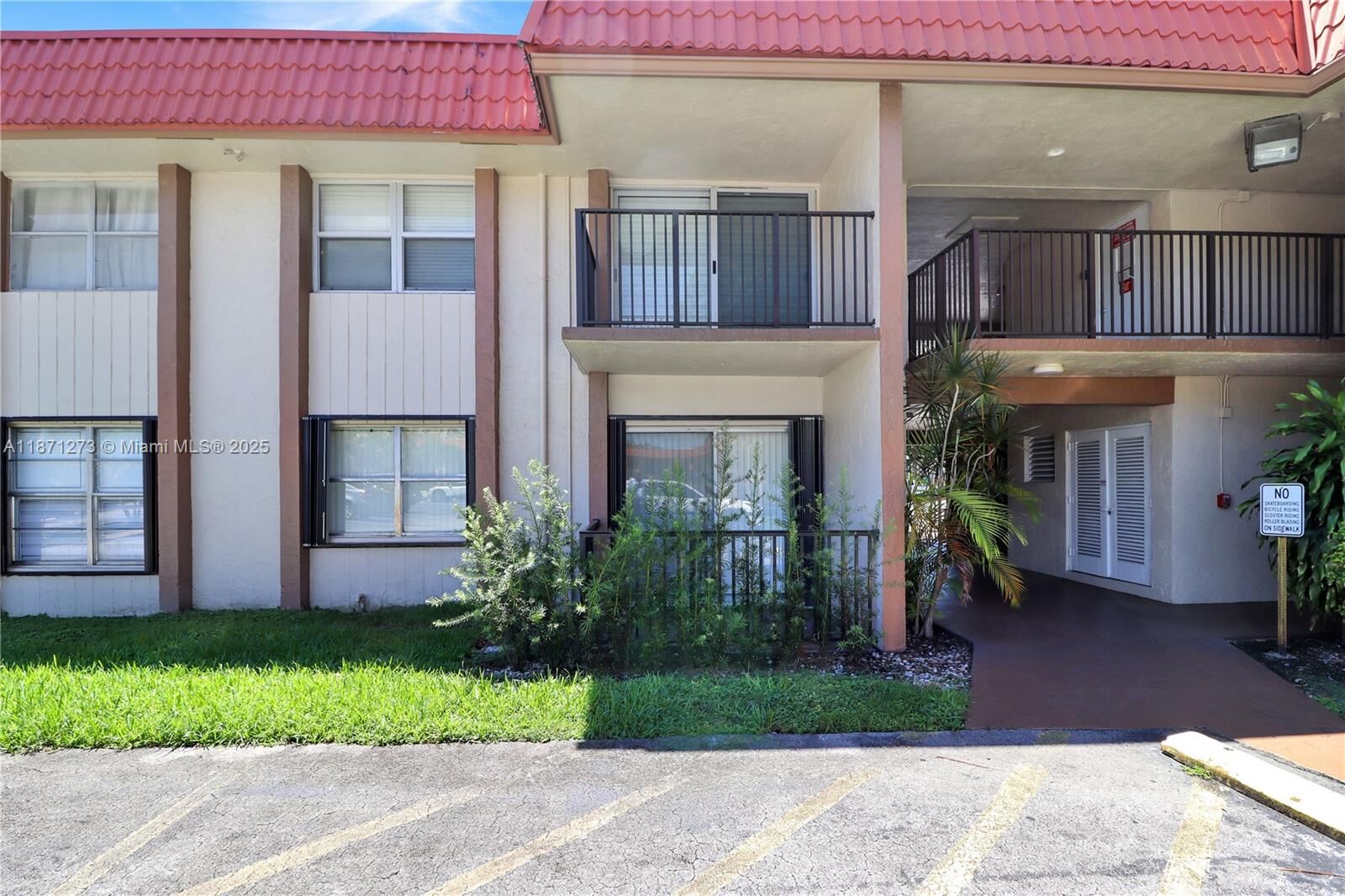 Property Photo:  10511 SW 108th Ave 185  FL 33176 