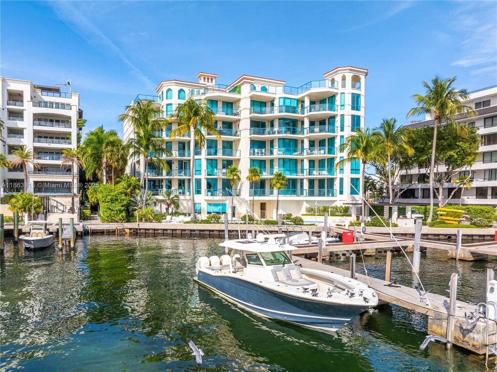 Property Photo: 1660 W Glencoe St 401 FL 33133