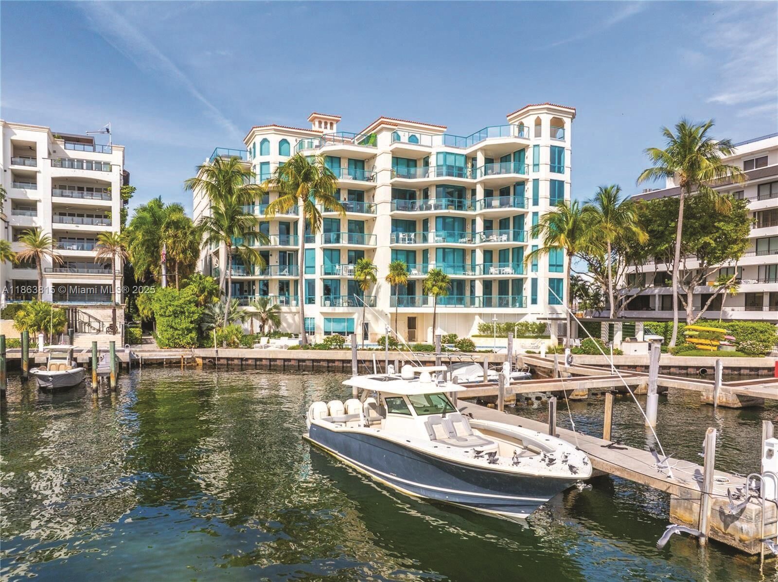 Property Photo:  1660 W Glencoe St 401  FL 33133 