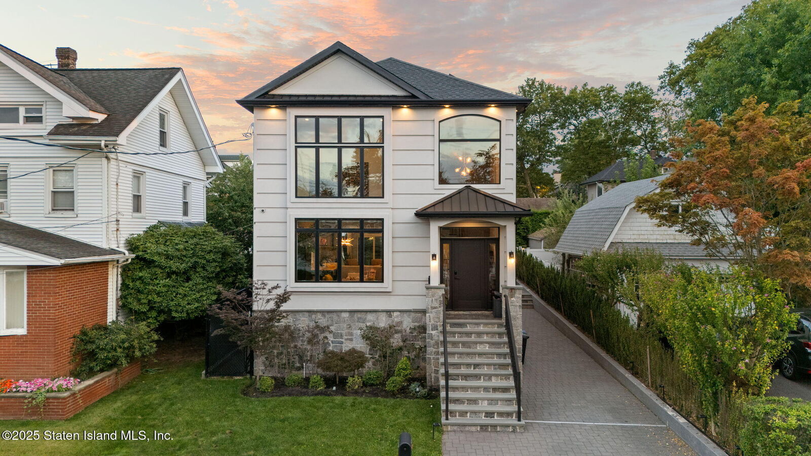 Property Photo:  100 Knox Place  NY 10314 