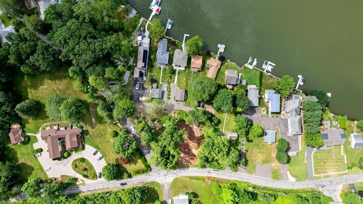 Property Photo:  132 Lake Road  CT 06424 
