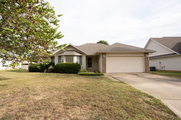 Property Photo:  2327 E Lee Street  MO 65738