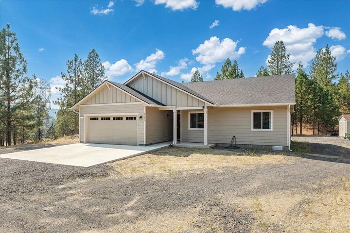 Property Photo: 9596 N Peaceful Pine Ln WA 99224