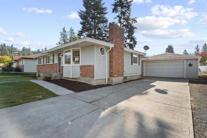Property Photo: 5007 W Rosewood Ave WA 99208