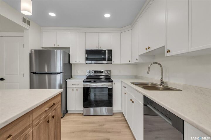 Property Photo: 318 108th Street W 103 SK S7N 1P8