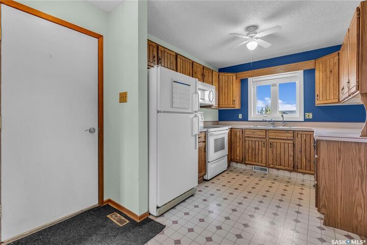 Property Photo: 305 3rd Avenue SK S0G 1K0