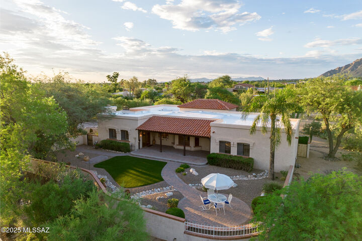 Property Photo:  6020 N Placita Del Lagarto  AZ 85718 