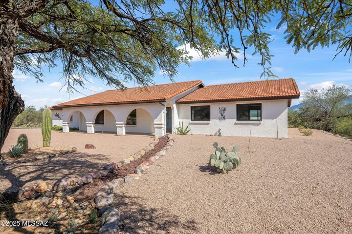 Property Photo:  781 W Via De Suenos  AZ 85622 