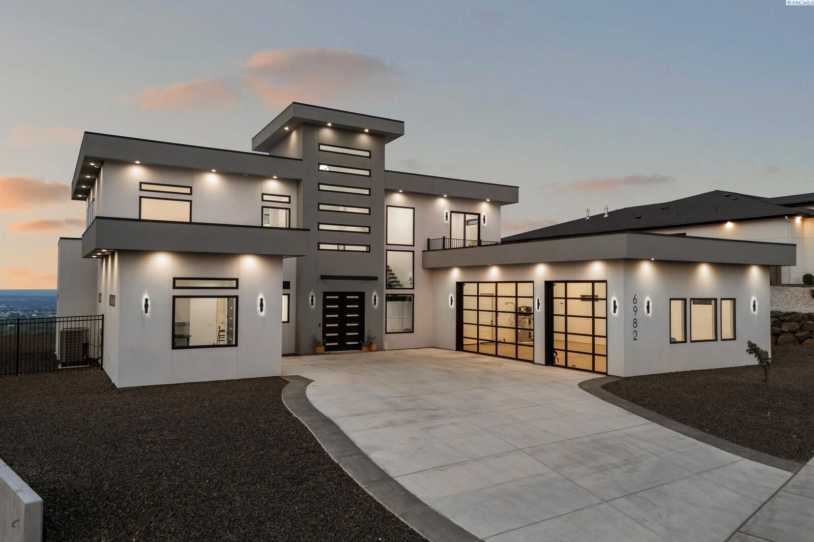 Property Photo:  6982 W 22nd Ave  WA 99338 
