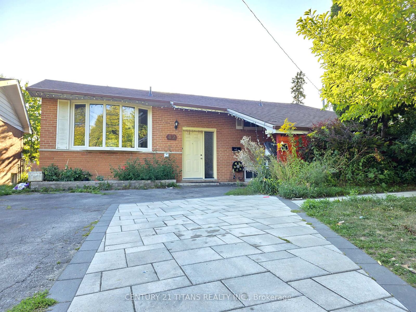 Property Photo: 42 Sancrest Drive ON M1P 4A5