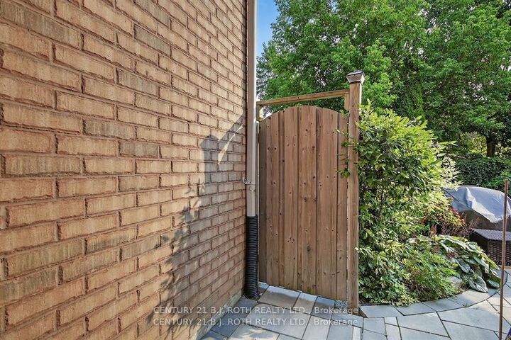 Property Photo:  80 Bruce Crescent  ON L4N 8T8 