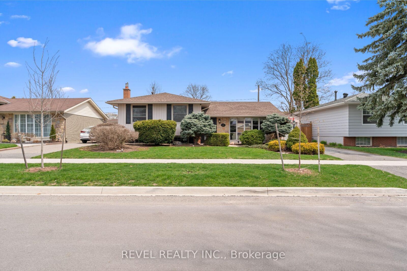 Property Photo:  637 Thornwood Avenue  ON L7N 3B9 