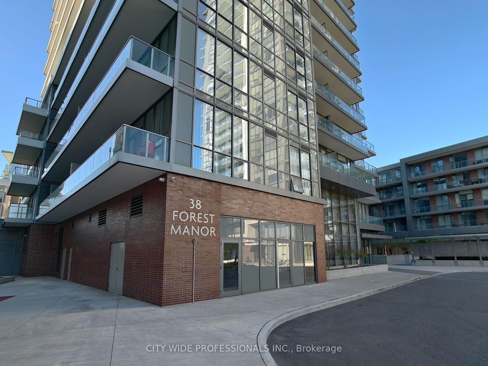 Property Photo: 38 Forest Manor Road 1208 ON M2J 0H4