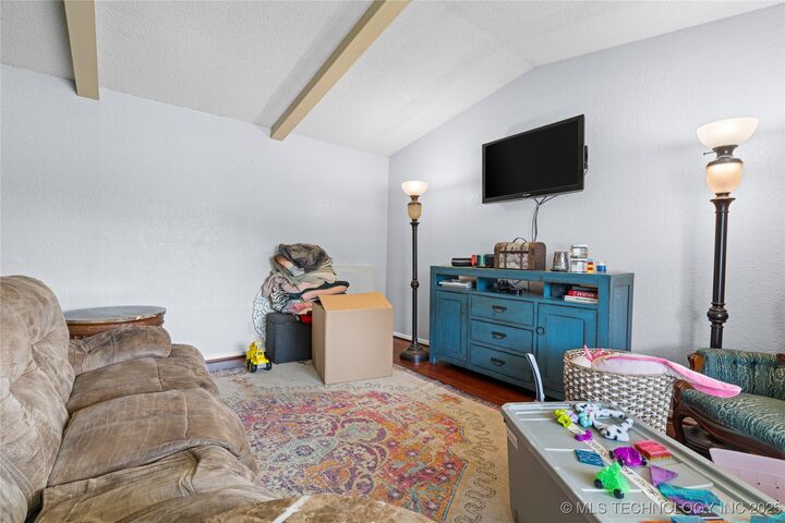 Property Photo:  1683 S Redbud Avenue  OK 74012 