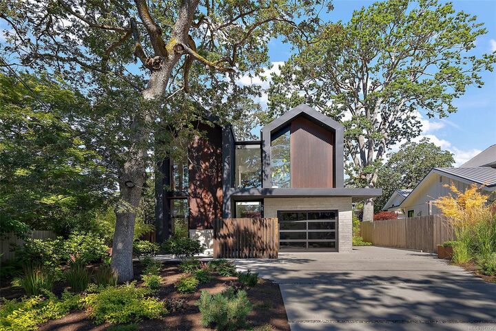 Property Photo:  862 Somenos St  BC V8S 4A6 