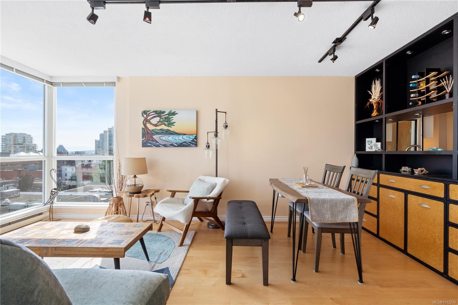 Property Photo: 835 View St 910 BC V8X 3L6