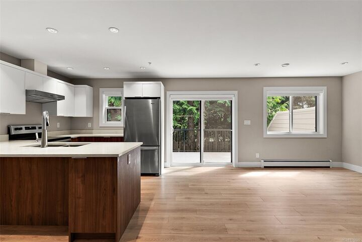 Property Photo:  2096 Kennedy St 104  BC V9Z 0Z1 