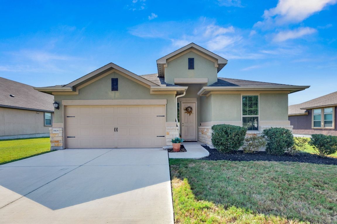 Property Photo:  19109 Quebrada Drive  TX 78660 